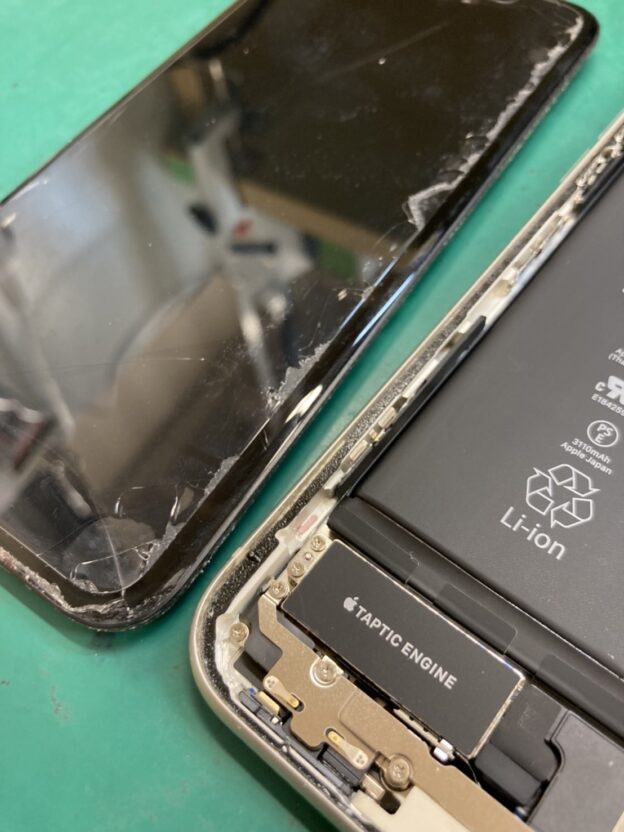 iPhone11 ジャンク品 水没 iPhone11の水没判定シール！レアな写真を大公開！ | iPhone修理/越谷
